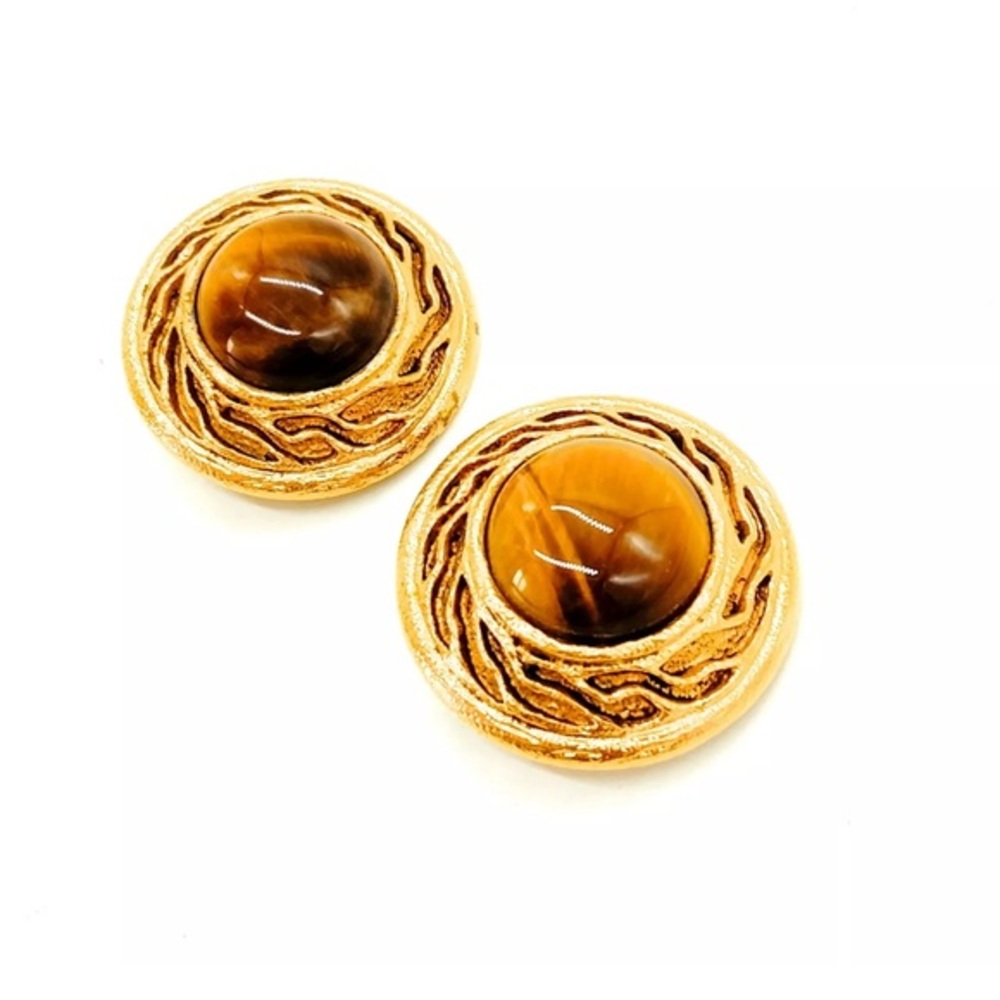 Chanel Earring Tigers Eye Luxury Brand in Mint Condition